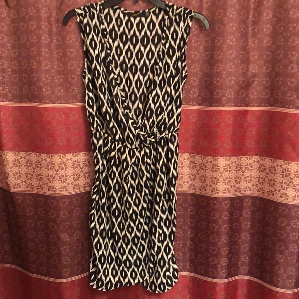 Dez Low-cut V cut Women’s dress